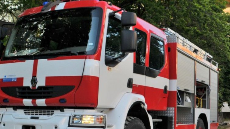 Гори заведение на крайбрежната алея във Варна