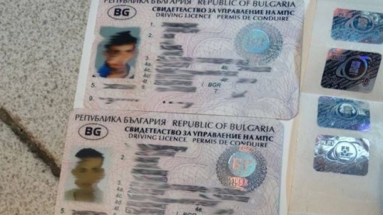 Полицейски удар: Двама в ареста &ndash; печатали от карти до пари 