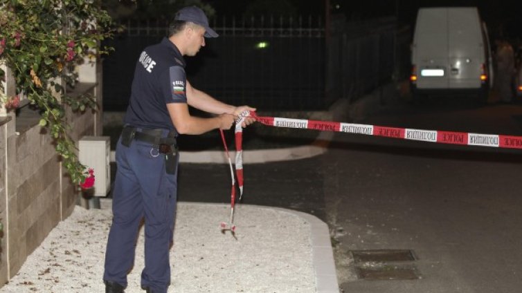 Кола се взриви до комплекс "Макси" в София