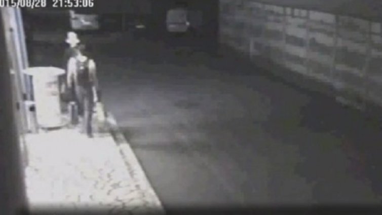 Странен обир в Бургас: Двама свиха хиляди в монети