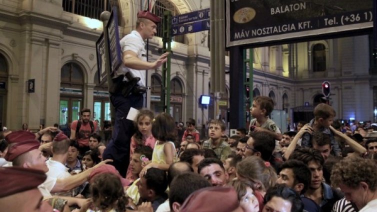 Рекорд: 3650 мигранти дошли с влак от Будапеща във Виена за ден