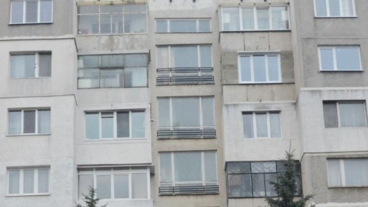 Жилищен блок в Русе се разцепи след ремонт