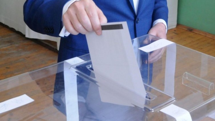 Гласуваш в референдума зад граница? Кажи на ЦИК сега!