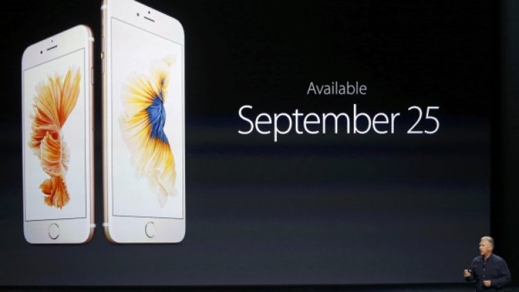 Apple кръстоса шпаги с мобилните оператори