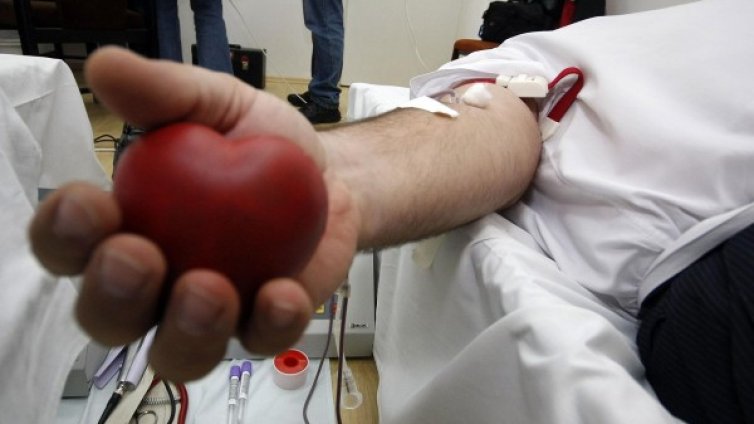 21-годишен дари живот на двама