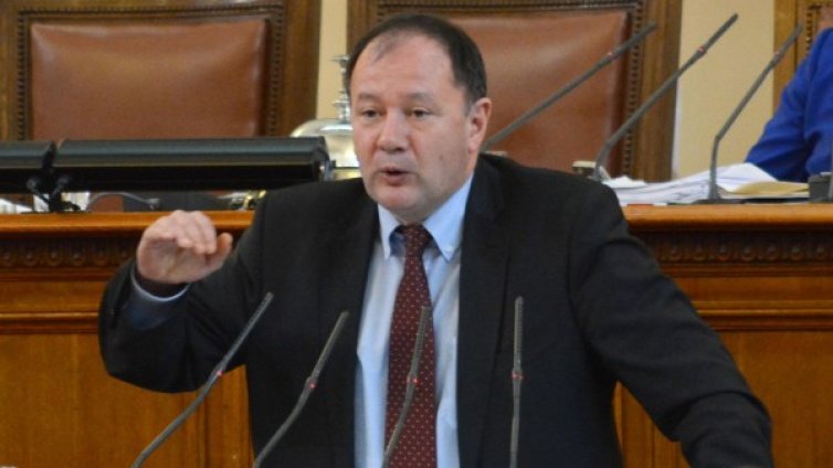 Червен картон от БСП за промените в Конституцията  