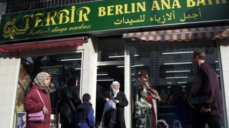 Турците в Германия: Не повтаряйте грешките с мигрантите!