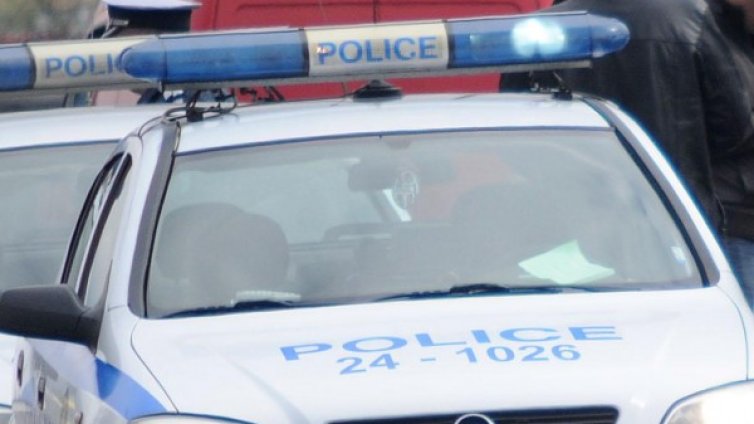 ТИР се преобърна след удар в дървета край Силистра