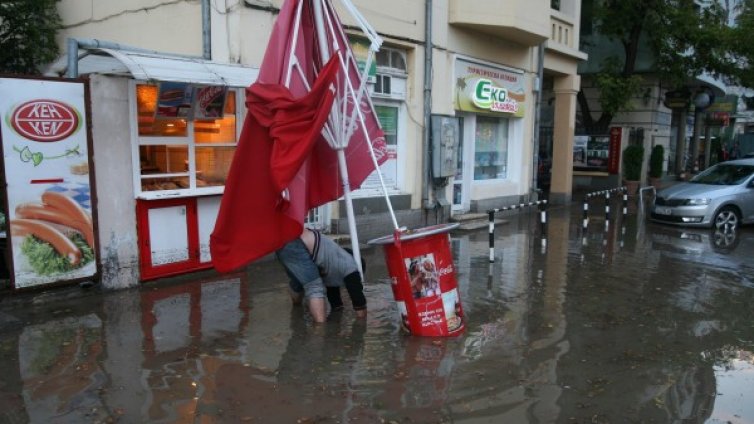 След потопа: В село Буковлък липсва цяла улица