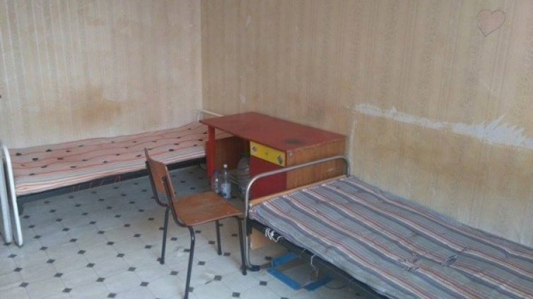 Студентски живот... в мизерия, мухъл и хлебарки!