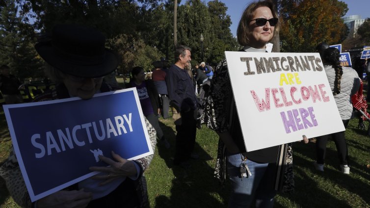 САЩ погрешка депортирали имигрант и го пратили в затвор в Салвадор