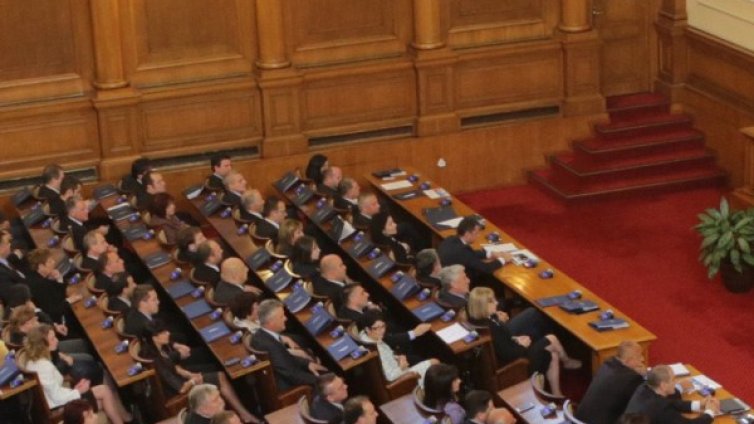 Три пъти за щастие, в НС пак закъсняха за работа