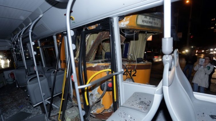 И ватманът, и шофьорът виновни за снощния удар