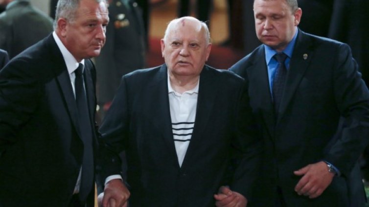 Горбачов вече е добре след два месеца в болница