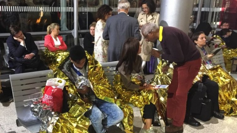 Спряха движението в тунела под Ламанша 