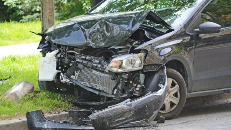 Двама загинаха на пътя за денонощие