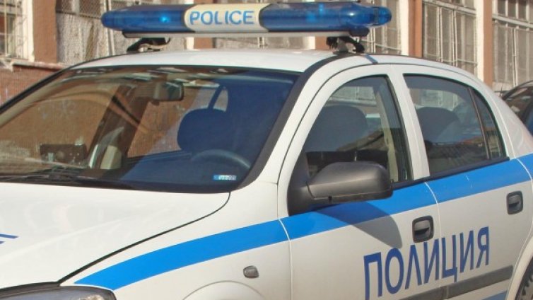 Полицаи спипаха 55 нелегални мигранти в Бургаско