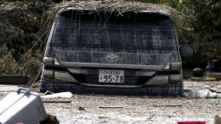 Мощен тайфун вилнее в Япония, хиляди се евакуират