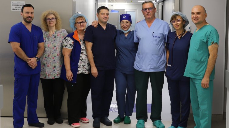 Медици от две болници спасиха слуха на тригодишно дете