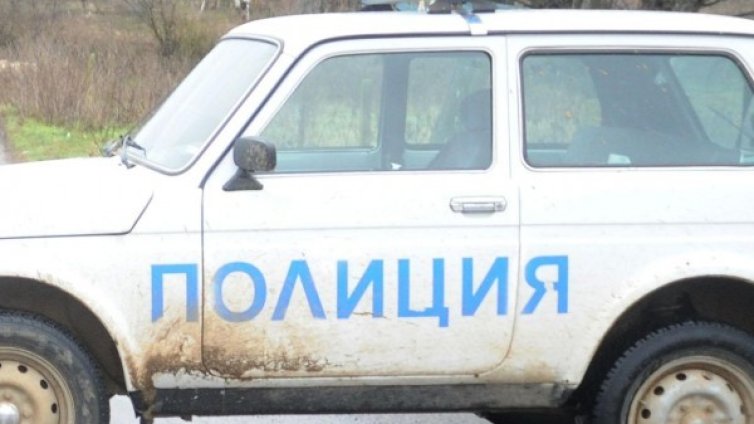 Обраха и съблякоха мъж на път край Стара Загора