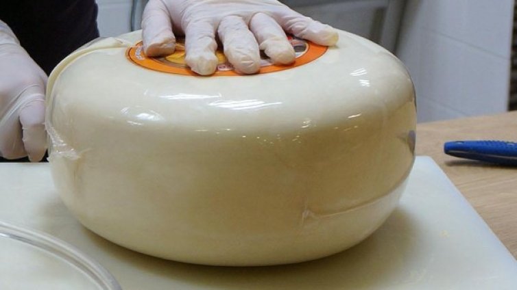 Роми си "набраха" стоки от магазин в Казанлък