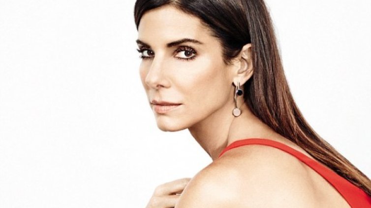 Сандра Бълок горда: Още влиза в униформата си на мажоретка