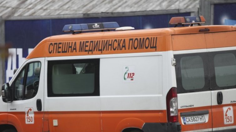 Тир и две коли се удариха на изхода на Кресна