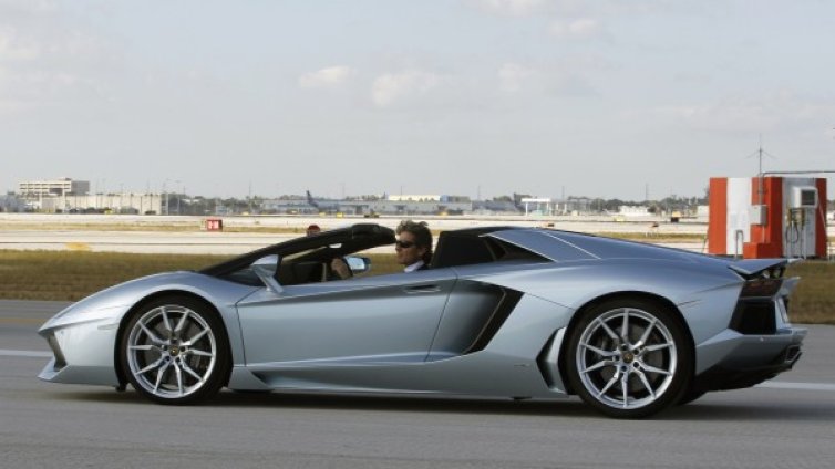 Шофьор отнесе 40 м мантинела с "Ламборгини" на "Тракия"