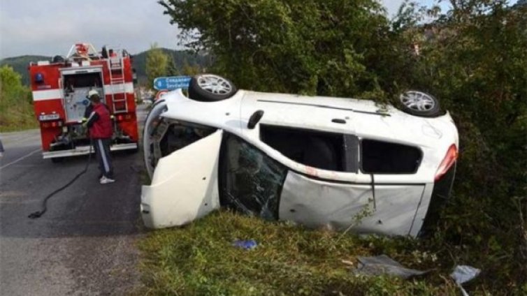 Трима ранени след зловещ сблъсък край Черноочене