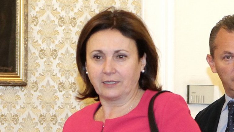 Вместо да уволнява, Бъчварова щяла да назначава 