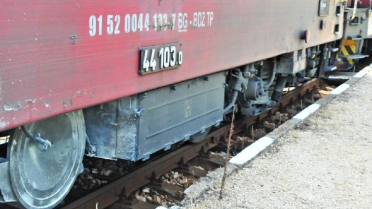 Влак удари дете в Сливен, играело без надзор до линиите