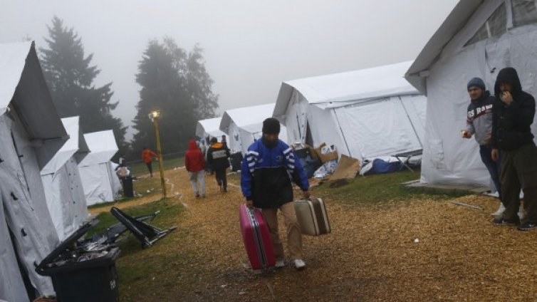 Страховете в Европа от имиграцията и тероризма растат 