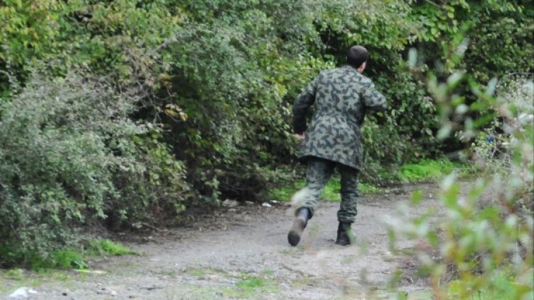 Убитият мигрант &ndash; 56-годишен, полицаят &ndash; на 42