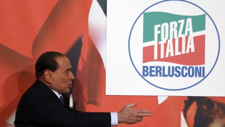 Берлускони се връща към активната политика