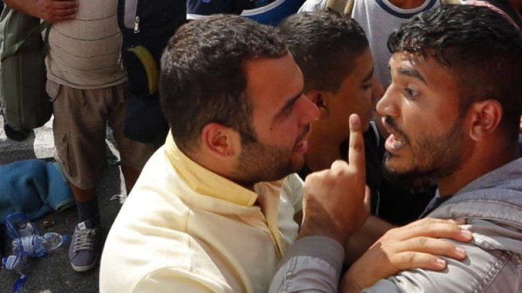 Афганистанец закла друг в Германия, после наръга и местен