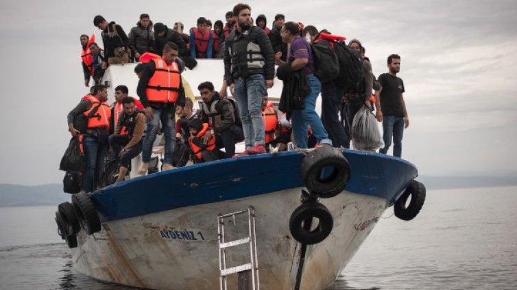 Трафикантите на бежанци пуснаха "сезонни намаления"