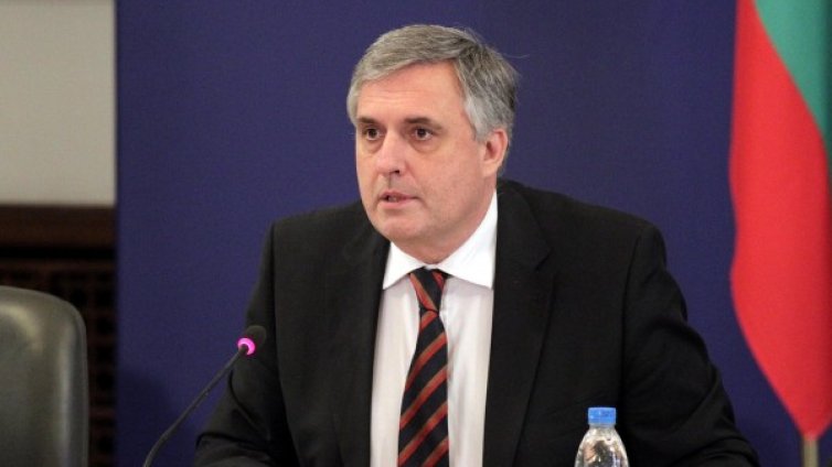 Калфин слуша Борисов за производителите на цигари 