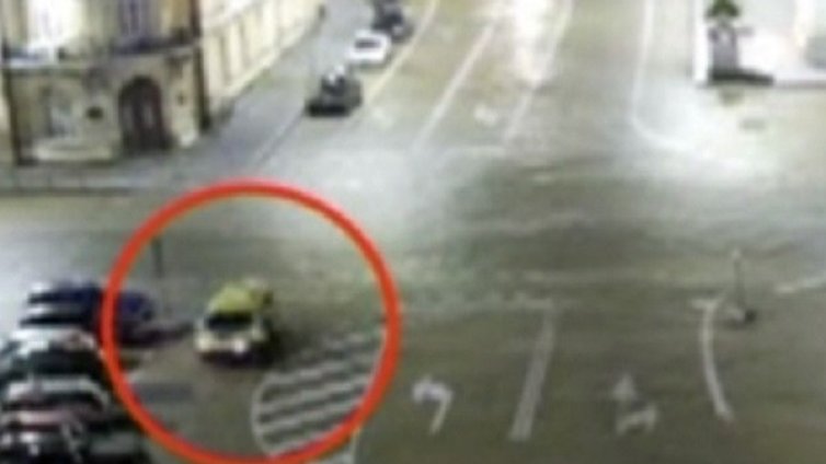 Таксиджия, осъден за убийство, помля от бой полицай