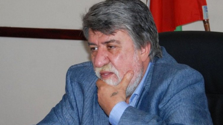 Вежди Рашидов лекувал синузит, било му трудно да говори