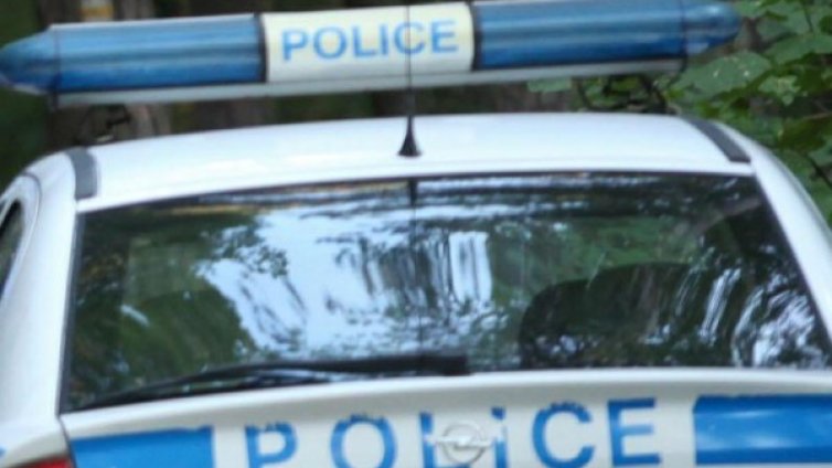 Белезници за телефонен измамник в Нова Загора