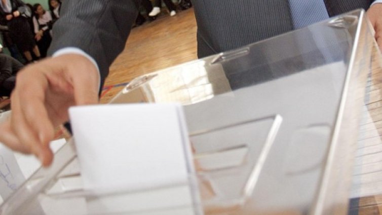 Най-дългата бюлетина в София, 21 мерят сили за кмет