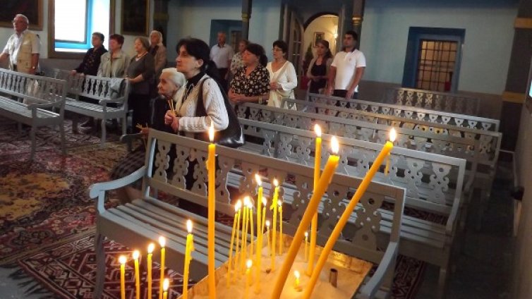 Православната църква чества празника Света Богородица