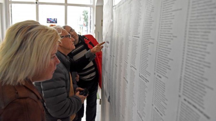 Поточница чака и ги дочака... бюлетините