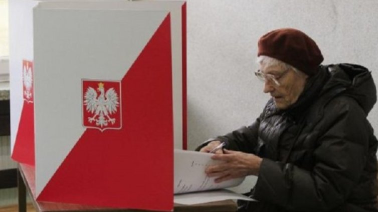 Евроскептичната "Право и справедливост" печели в Полша