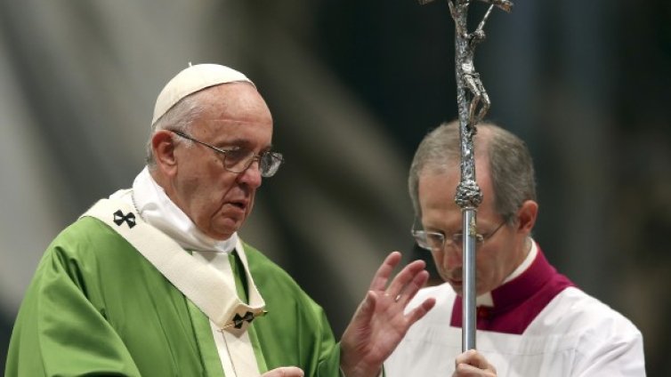 Папата подкрепя ромите, но "да ходят на училище"