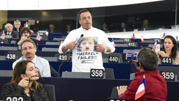 Heil Хитлер, Heil Меркел! Вън, вън, вън... 