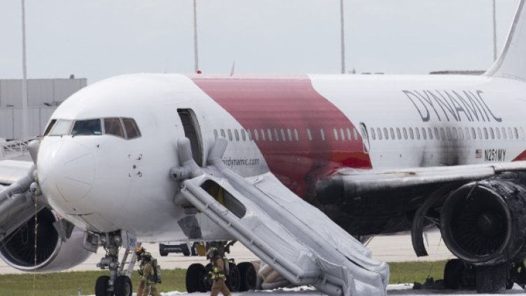 7 души са ранени при пожар в самолет във Флорида