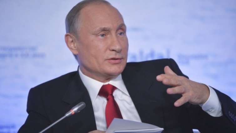 Путин прави младежко движение - като на пионерите