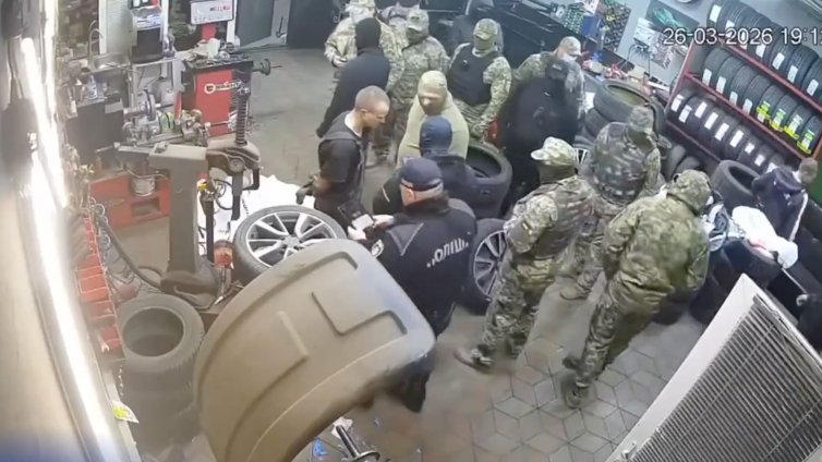 Над 10 души насилствено "мобилизираха" за фронта гумаджия от Одеса ВИДЕО