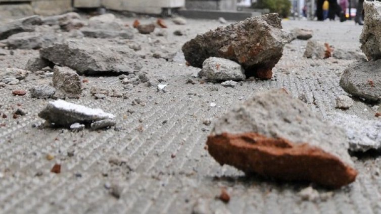 Мъжът под отломките в Шумен е починал